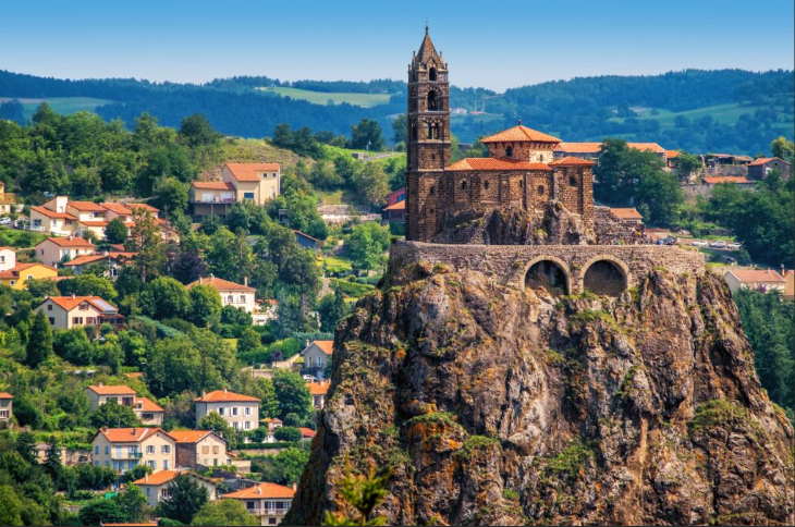 Rocher Saint-Michel d’Aiguilhe près du Puy-en-Velay